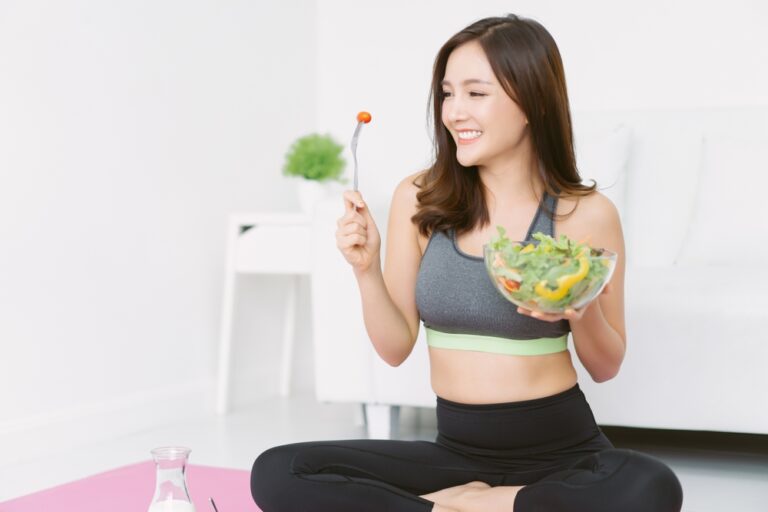 ผู้หญิงที่มีวิธีการดูแลตัวเองเมื่อไม่มีถุงน้ำดีอย่างเหมาะสม